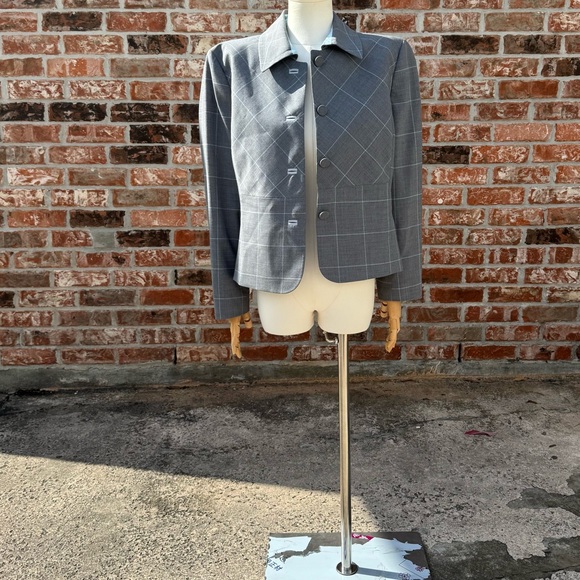 H Hilfiger grey plaid 98% wool blazer w/satin lining / 12 / Excellent condition - Picture 9 of 14